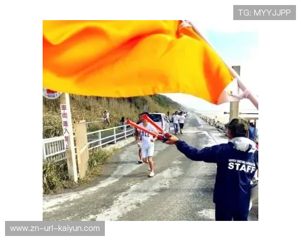 看台上挥舞的橙色海洋：荷兰车迷向赞德沃特赛道做最后告别